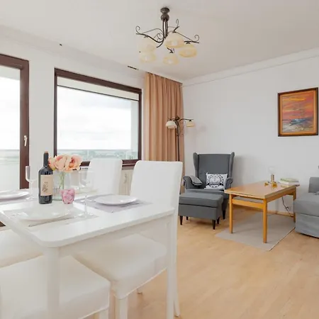 11th Floor & Sea View Budowlana By Renters Lägenhet